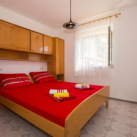 Appartamento With Parking Space Barbat, Rab - 16245