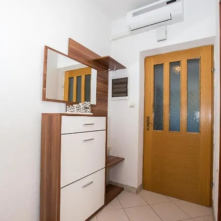 With A Parking Space Barbat, Rab - 16245 Apartment