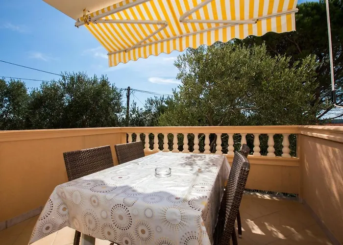 Appartamento With Parking Space Barbat - Rab - 16245 *