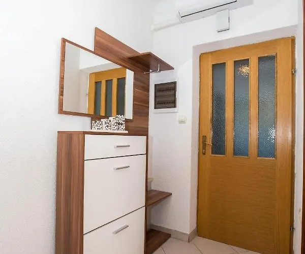 With Parking Space Barbat - Rab - 16245 Appartamento